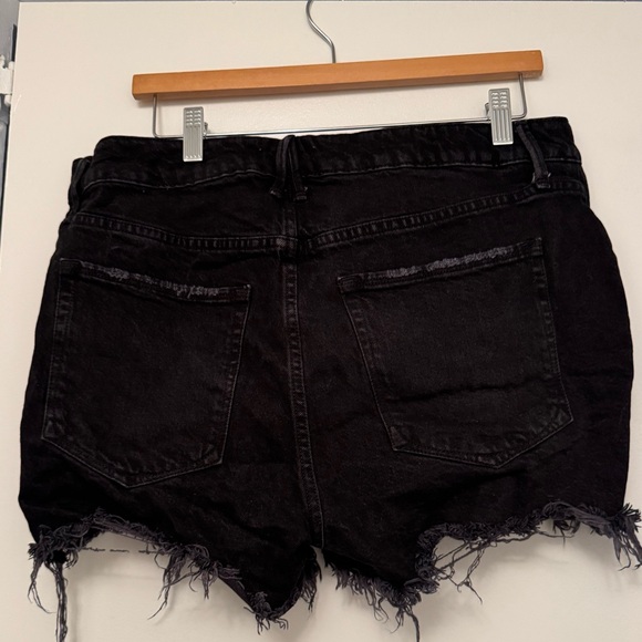 Good American black distressed shorts size 32 - Picture 2 of 3